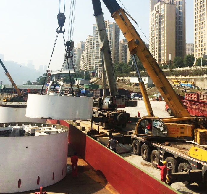 封丘吊车作业中